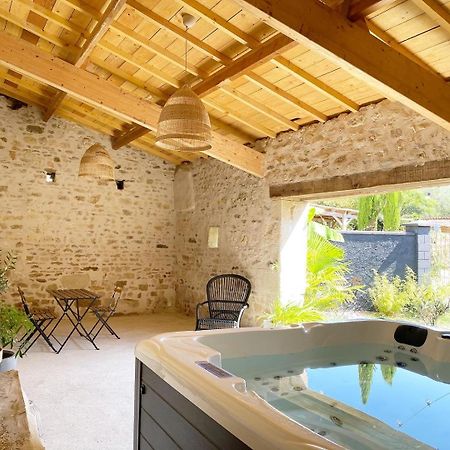 Le Lodge du Chêne, Gîte classé 3 étoiles Saint-Martin-la-Pallu Exterior foto